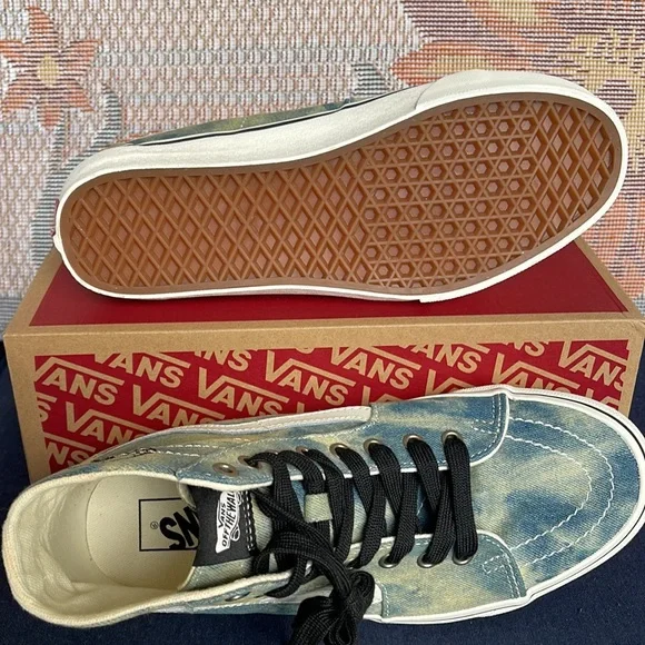 Vans Men’s Sk8-Hi Tapered
Denim Embroidery Olive/White 
VN0A5KRUY33
Sneakers - Picture 5 of 16